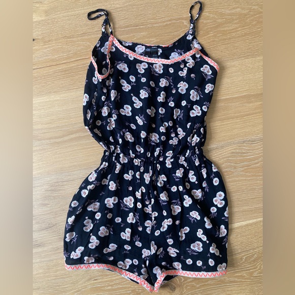 Beautiful summer clothes bundle - Picture 7 of 10
